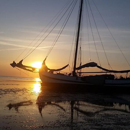 Hostel Tjalkjacht Pelikaan Enkhuizen Zewnętrze zdjęcie
