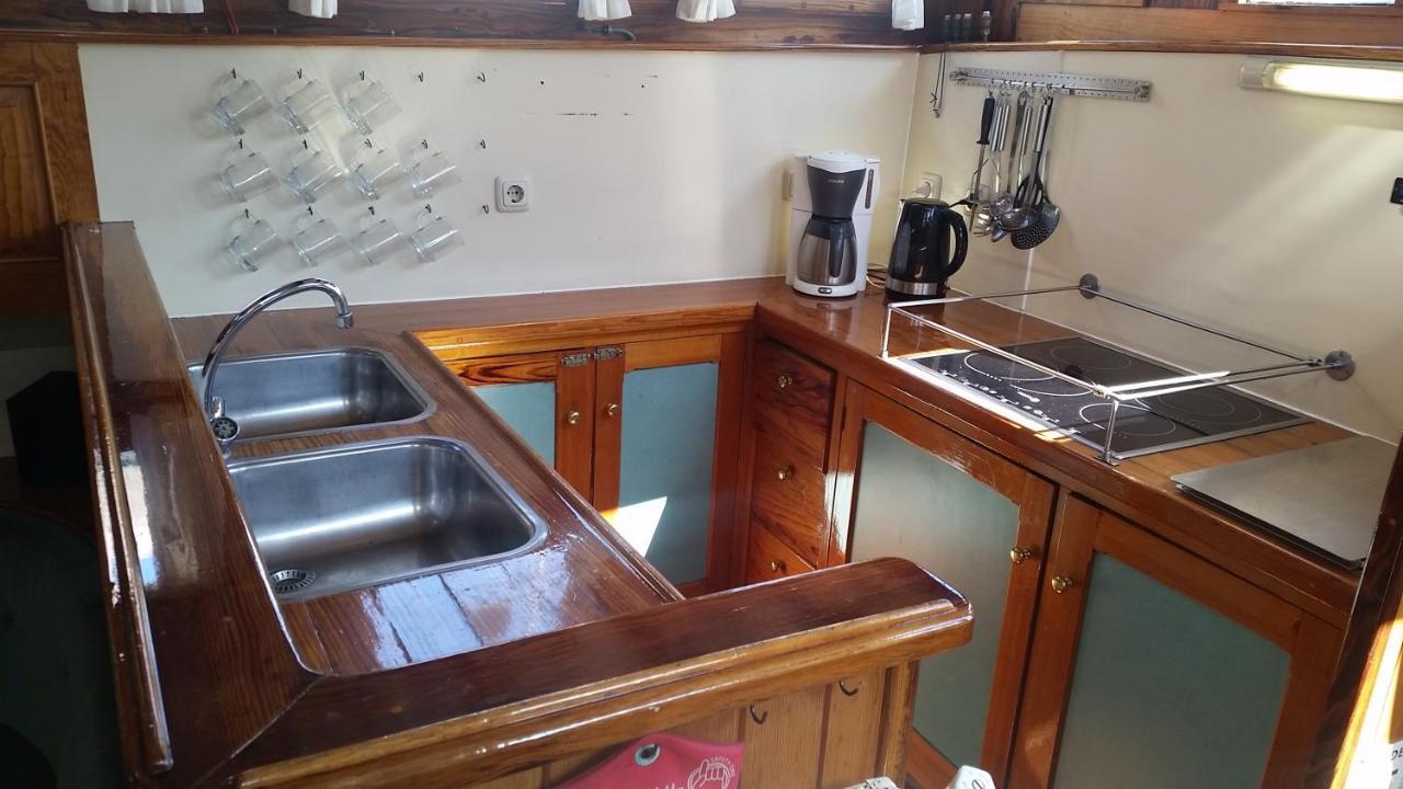 Hostel Tjalkjacht Pelikaan Enkhuizen Zewnętrze zdjęcie