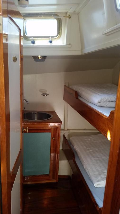 Hostel Tjalkjacht Pelikaan Enkhuizen Zewnętrze zdjęcie